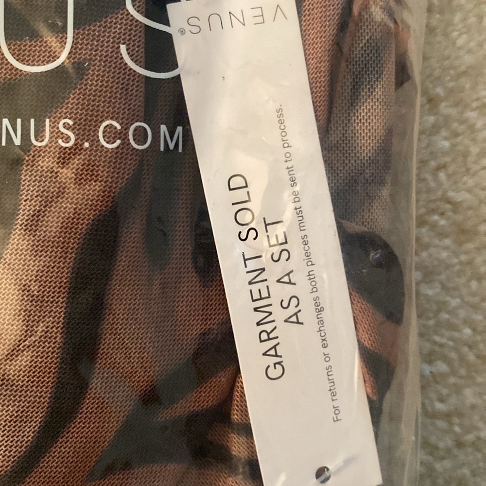 Venus NWT in bag animal print top and skirt set XS or large left - Picture 8 of 8